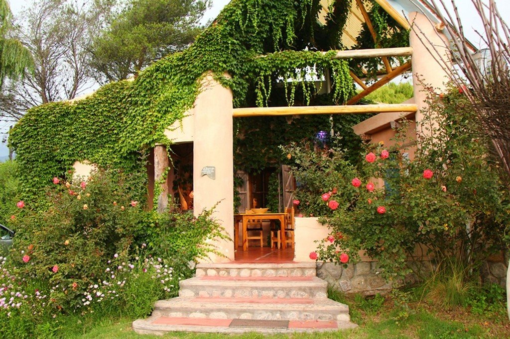Fachada de entrada de Posada Inti Watana primer hotel temático ecológico en Tafí del Valle Valles
Calchaquíes