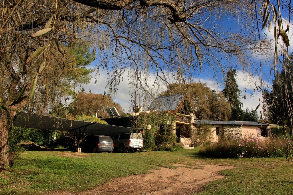Estacionamiento privado techado antigranizo en Posada Inti Watana, hotel con
estacionamiento en Tafí del Valle