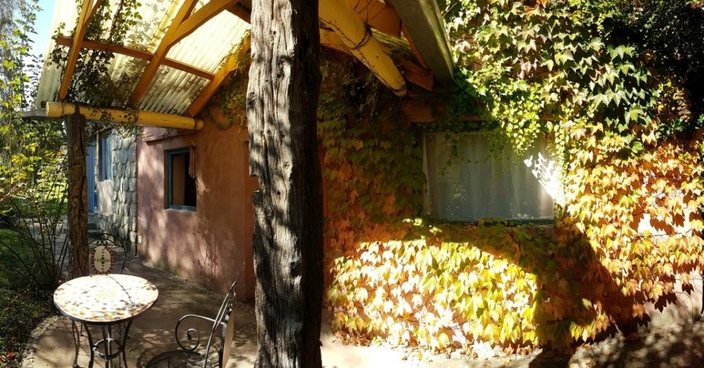 . Rincón de lectura en la galeria propia de la habitación exclusiva Suite Geode de Posada Inti Watana, posada de encanto en
Tafí del Valle Tucumán